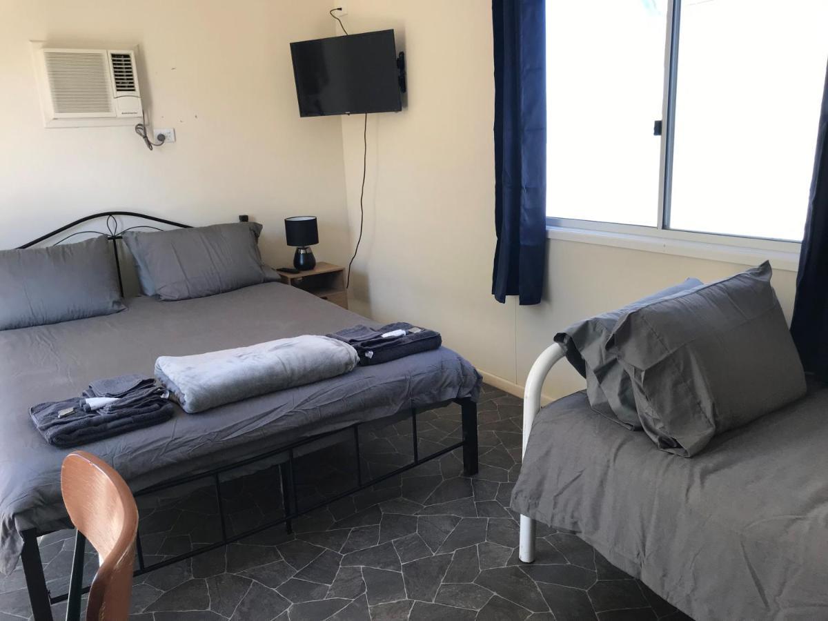 Australian Hotel Winton Budget Hotel Accommodation Экстерьер фото