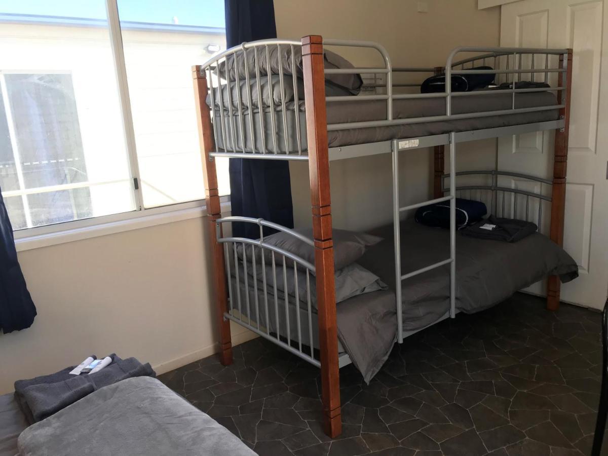 Australian Hotel Winton Budget Hotel Accommodation Экстерьер фото