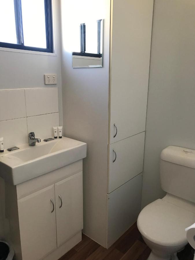 Australian Hotel Winton Budget Hotel Accommodation Экстерьер фото