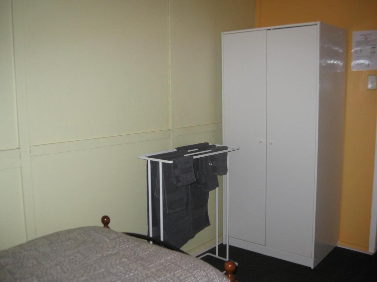 Australian Hotel Winton Budget Hotel Accommodation Экстерьер фото