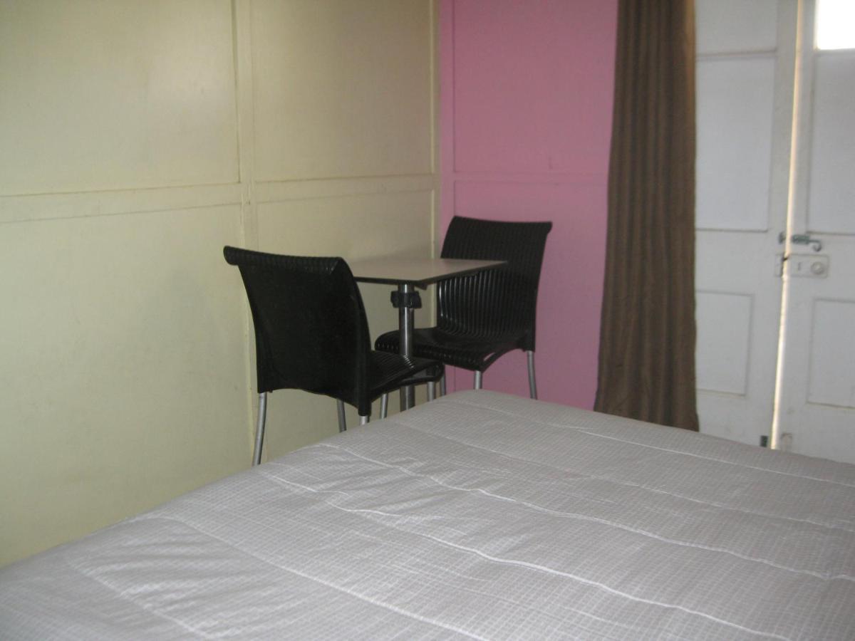 Australian Hotel Winton Budget Hotel Accommodation Экстерьер фото