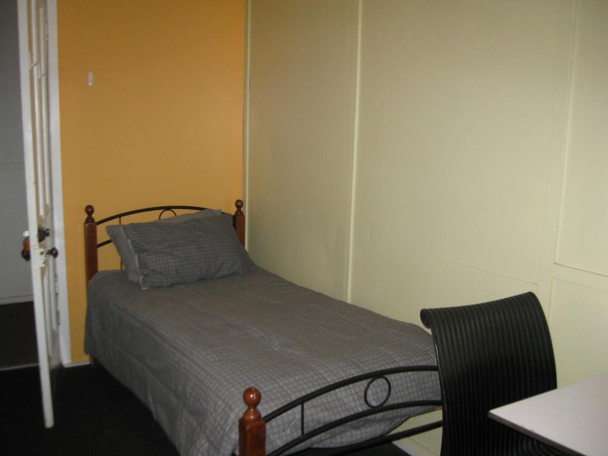 Australian Hotel Winton Budget Hotel Accommodation Экстерьер фото