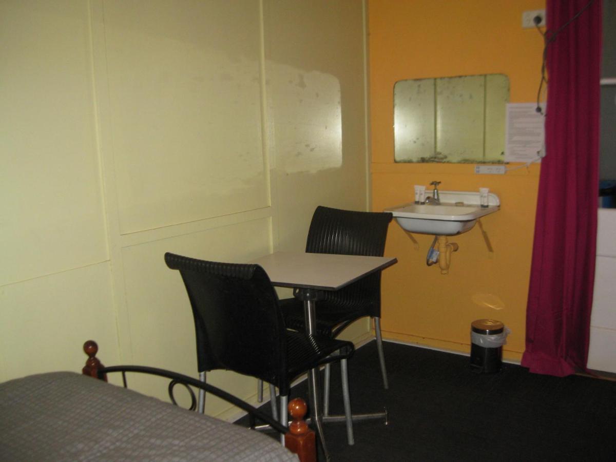 Australian Hotel Winton Budget Hotel Accommodation Экстерьер фото