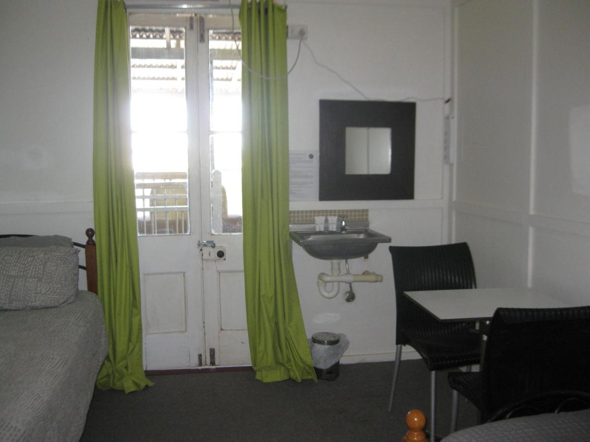 Australian Hotel Winton Budget Hotel Accommodation Экстерьер фото