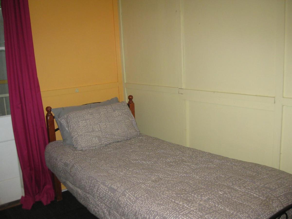 Australian Hotel Winton Budget Hotel Accommodation Экстерьер фото